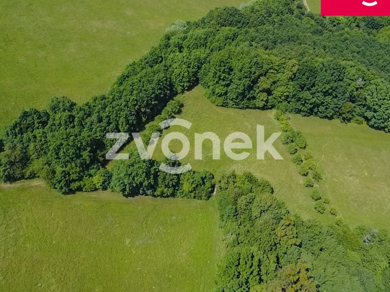 Soubor pozemků k prodeji o 7.426 m² v malebném prostředí s výhledem na Vizovice a Vizovické vrchy – potenciál pro budoucnost