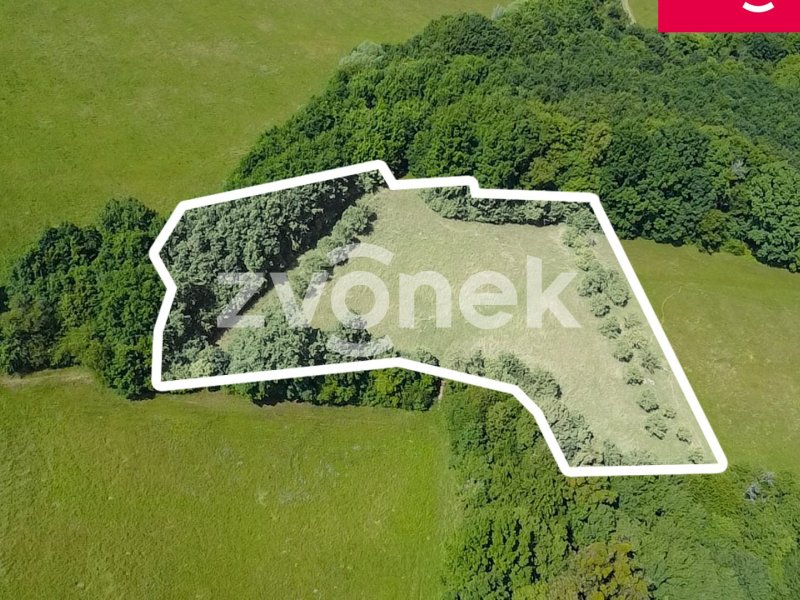 Soubor pozemků k prodeji o 7.426 m² v malebném prostředí s výhledem na Vizovice a Vizovické vrchy – potenciál pro budoucnost