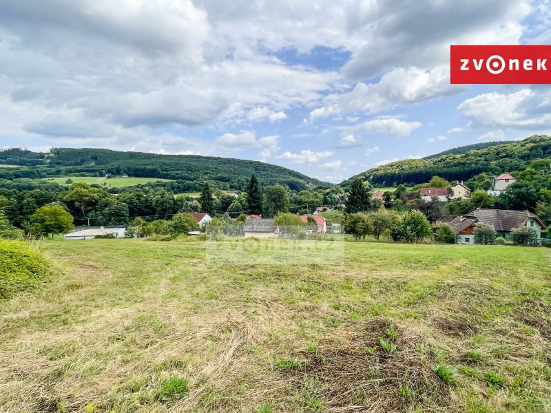 Investujte do budoucna: krásná louka 4 990 m² v Březůvkách s výhledem, přístupem a potenciálem růstu hodnoty!