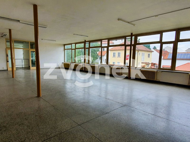 Pronájem komerčních prostor – Bánov, 150 m²