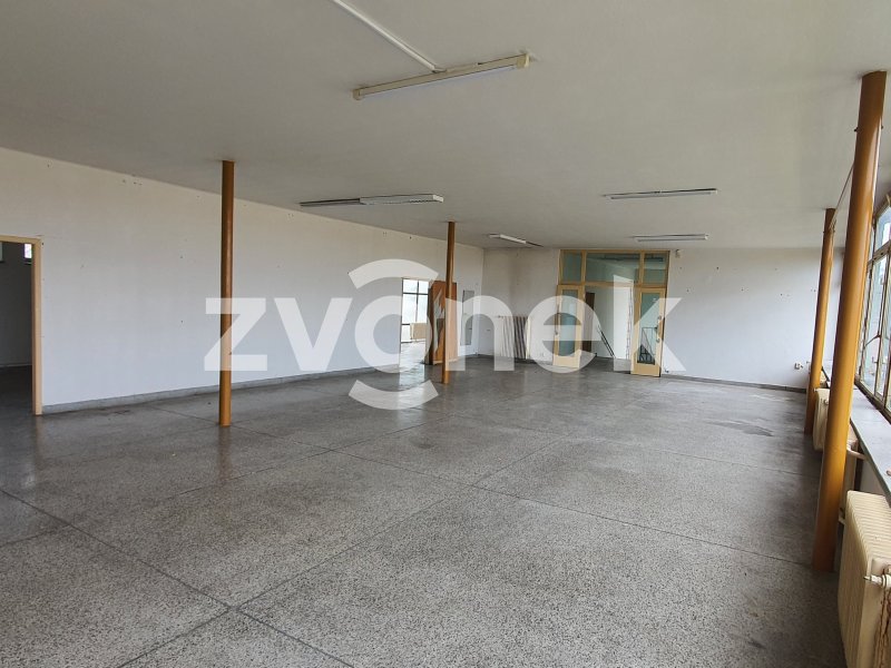 Pronájem komerčních prostor – Bánov, 150 m²