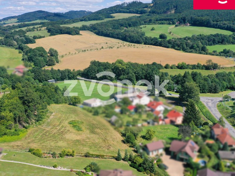 Dva stavební pozemky v Březůvkách – rozumná velikost 530 m², výhled, skvělá dostupnost do Zlína !