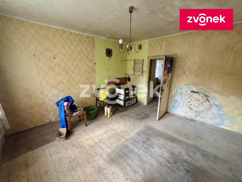 Stavební pozemek s domem k demolici, Lhotka u Zlína