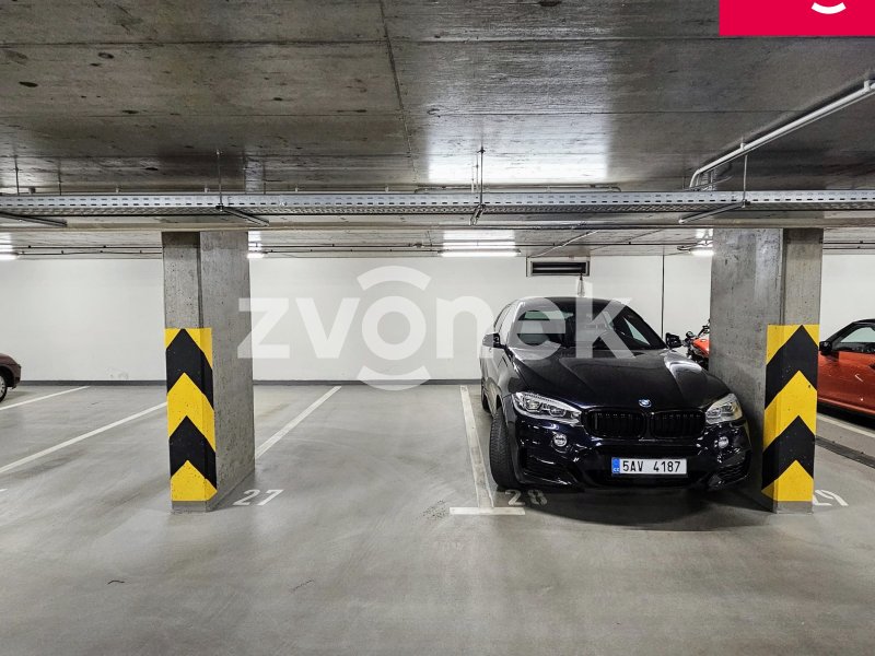 Prodej tří garážových stání ul. Jeseniova 50 - Žižkov