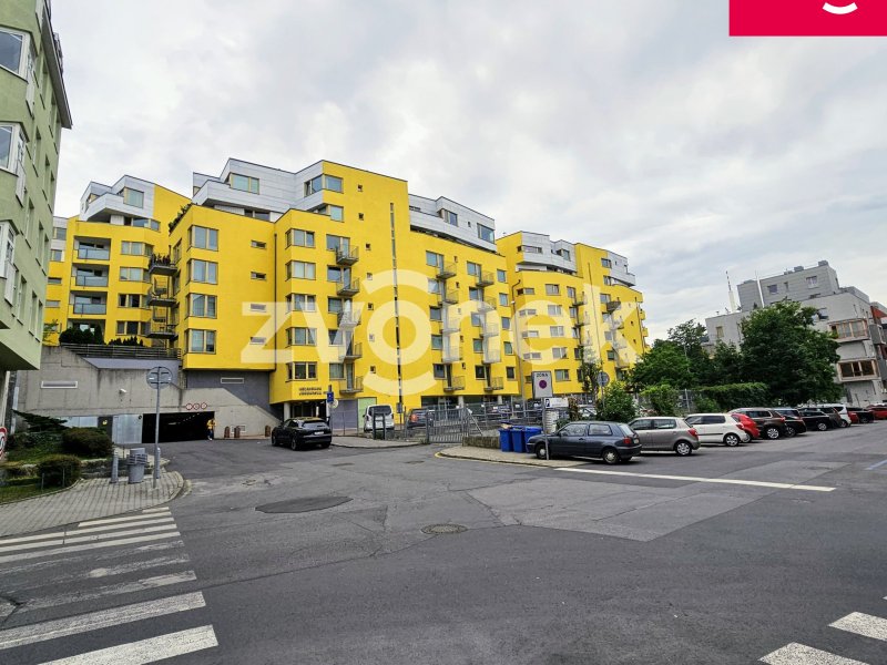 Prodej tří garážových stání ul. Jeseniova 50 - Žižkov