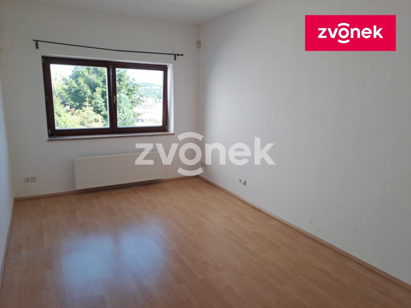 Pronájem bytu s garáží a zahradou