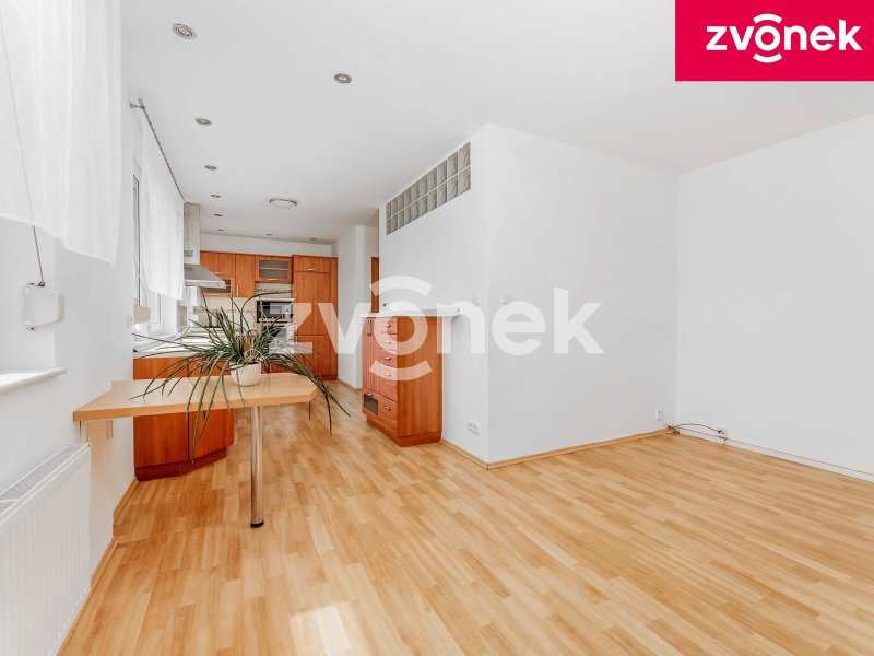 3+kk Otrokovice - Trávníky, ul. SNP, balkon