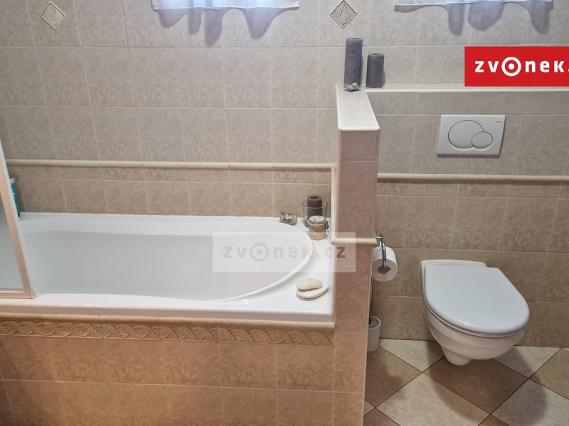 Pronájem luxusního mezonetového bytu 4+kk v blízkosti centra Uh.Hradiště
