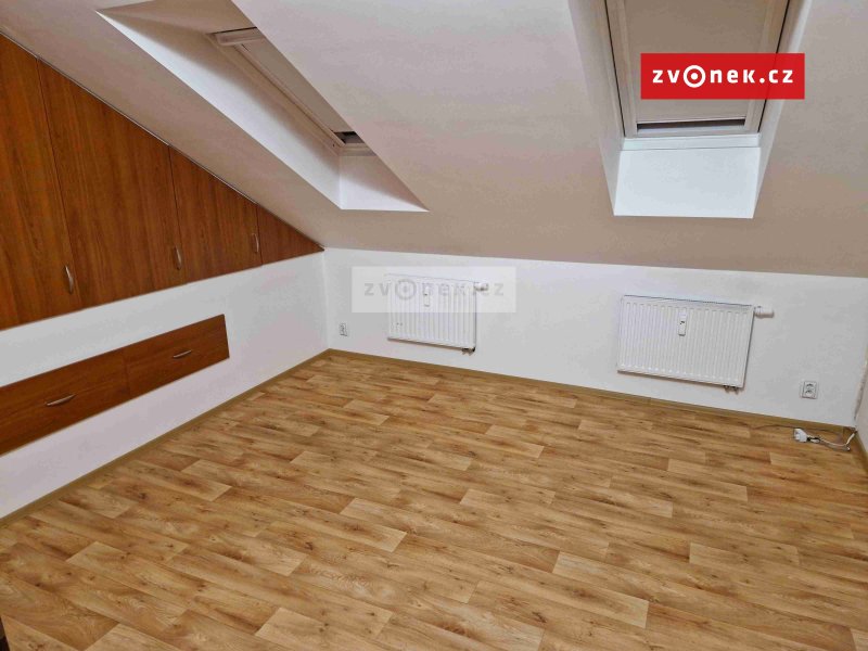 Pronájem luxusního mezonetového bytu 4+kk v blízkosti centra Uh.Hradiště