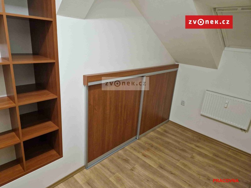 Pronájem luxusního mezonetového bytu 4+kk v blízkosti centra Uh.Hradiště