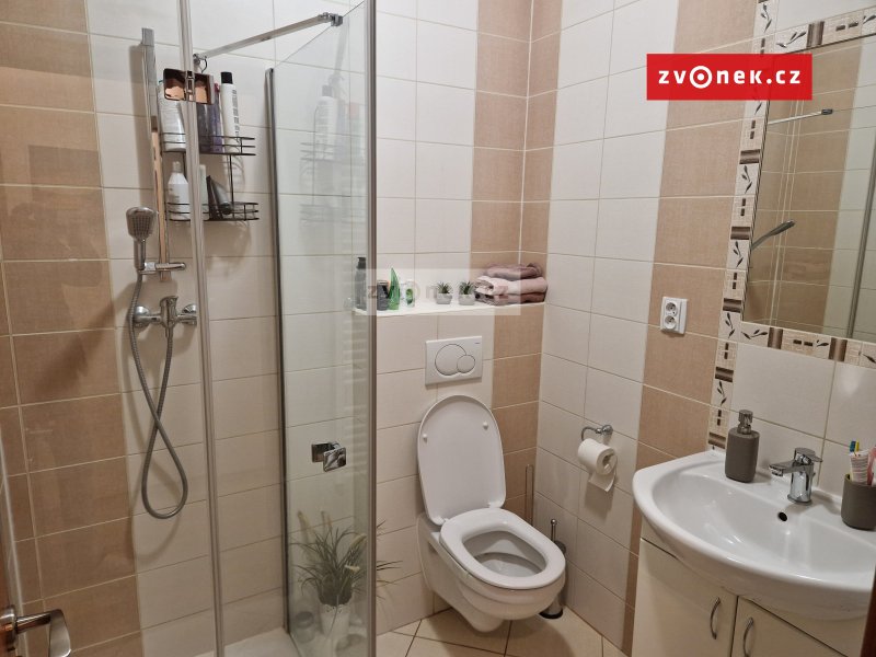 Pronájem luxusního mezonetového bytu 4+kk v blízkosti centra Uh.Hradiště