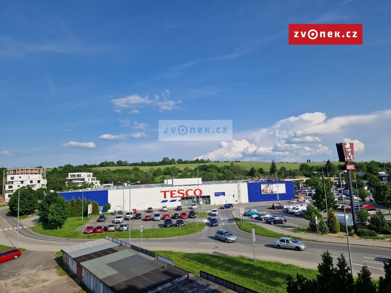 Pronájem luxusního mezonetového bytu 4+kk v blízkosti centra Uh.Hradiště