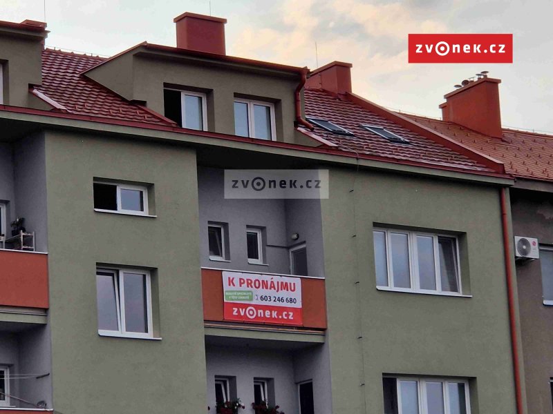 Pronájem luxusního mezonetového bytu 4+kk v blízkosti centra Uh.Hradiště