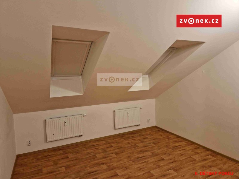 Pronájem luxusního mezonetového bytu 4+kk v blízkosti centra Uh.Hradiště