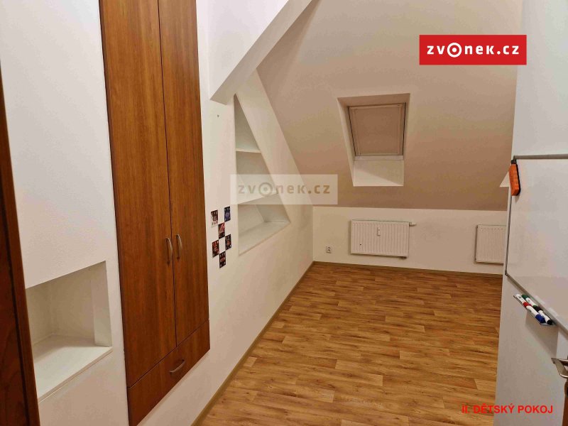 Pronájem luxusního mezonetového bytu 4+kk v blízkosti centra Uh.Hradiště