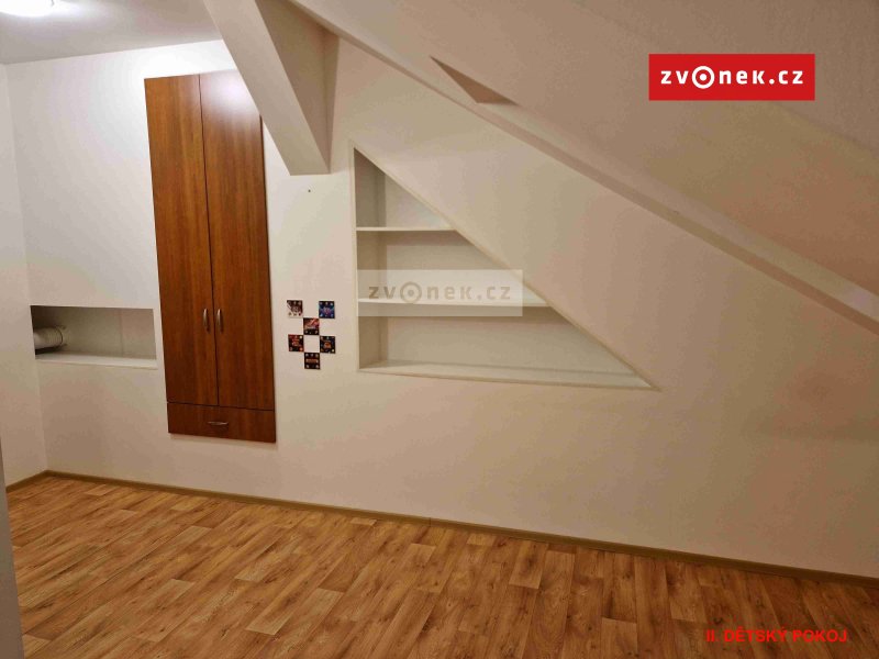 Pronájem luxusního mezonetového bytu 4+kk v blízkosti centra Uh.Hradiště