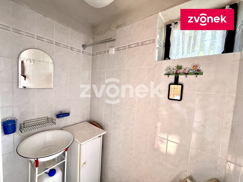 Chata s pozemkem 382m², Zlín,Prštné