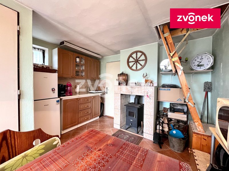 Chata s pozemkem 382m², Zlín,Prštné