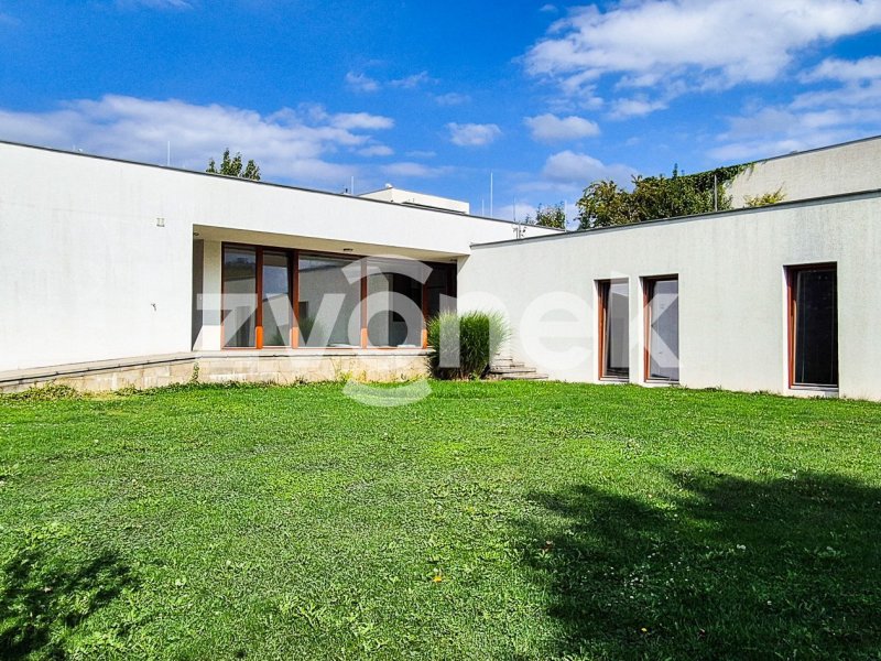 Luxusní vila Zlín - Příluky, velká zahrada, garáž