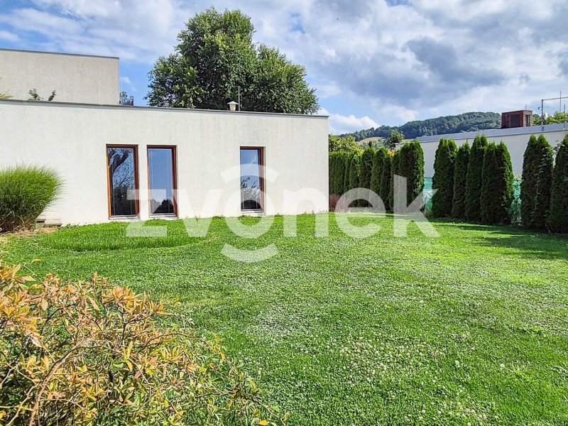 Luxusní vila Zlín - Příluky, velká zahrada, garáž