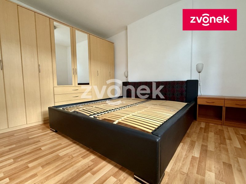 Rekonstruovaný baťovský čtvrtdomek s parkováním - Letná