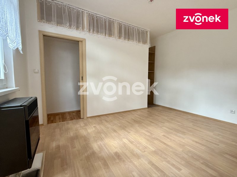 Rekonstruovaný baťovský čtvrtdomek s parkováním - Letná