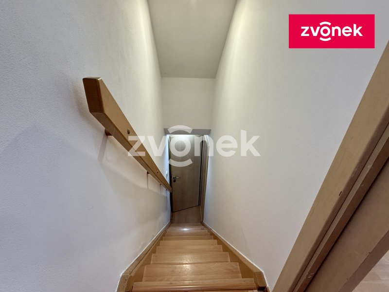 Rekonstruovaný baťovský čtvrtdomek s parkováním - Letná