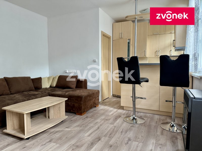Rekonstruovaný baťovský čtvrtdomek s parkováním - Letná