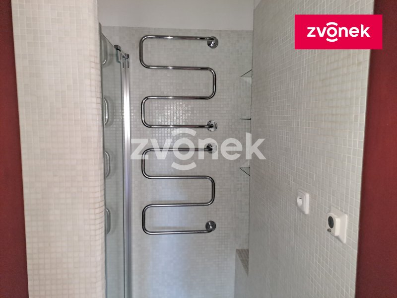 Byt v rodinném domě s garáží a zahradou