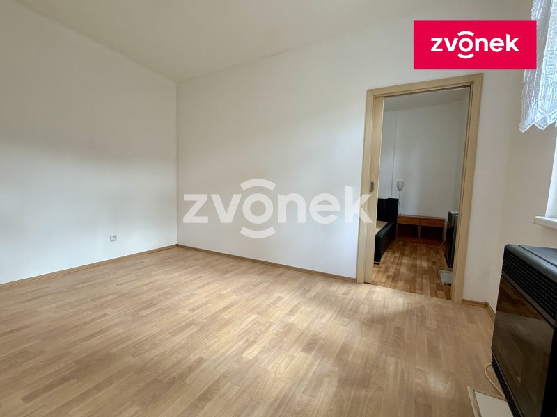 Rekonstruovaný baťovský čtvrtdomek s parkováním - Letná