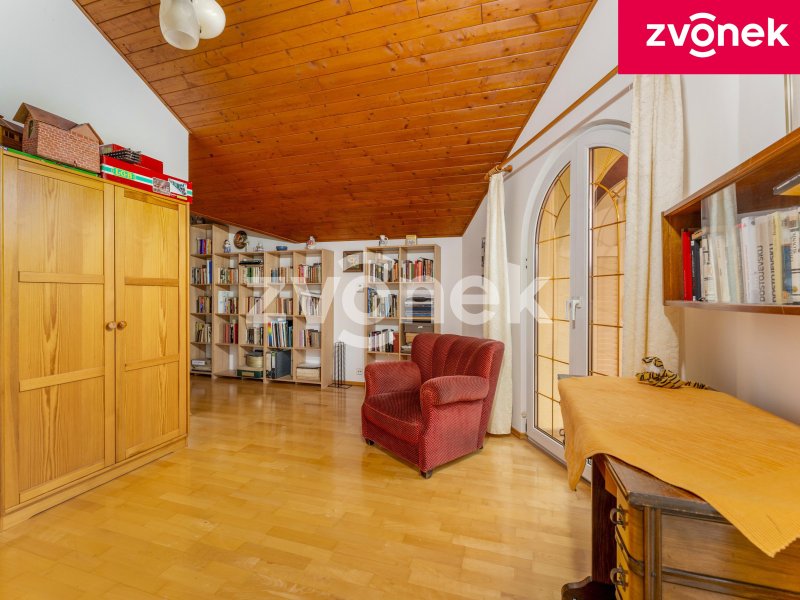 Rodinný dům 4+1 s garáží a bazénem, Pozlovice