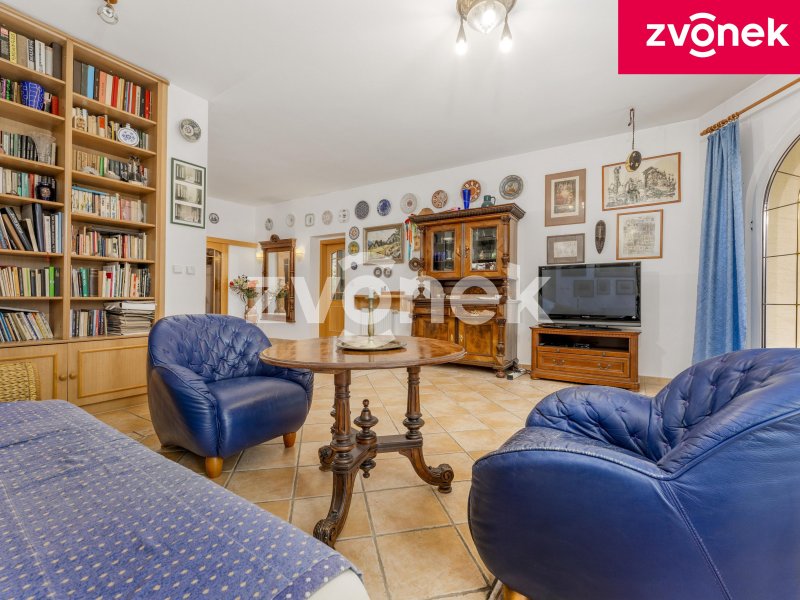 Rodinný dům 4+1 s garáží a bazénem, Pozlovice