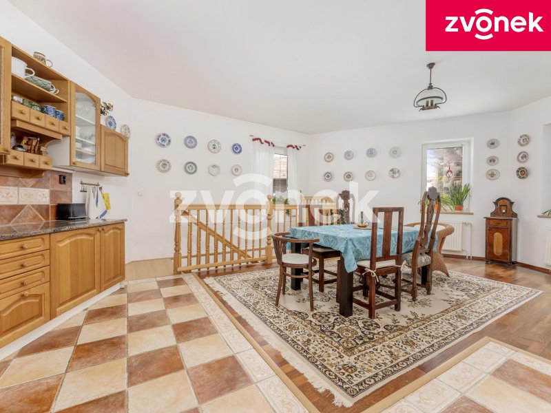 Rodinný dům 4+1 s garáží a bazénem, Pozlovice