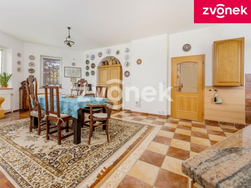 Rodinný dům 4+1 s garáží a bazénem, Pozlovice