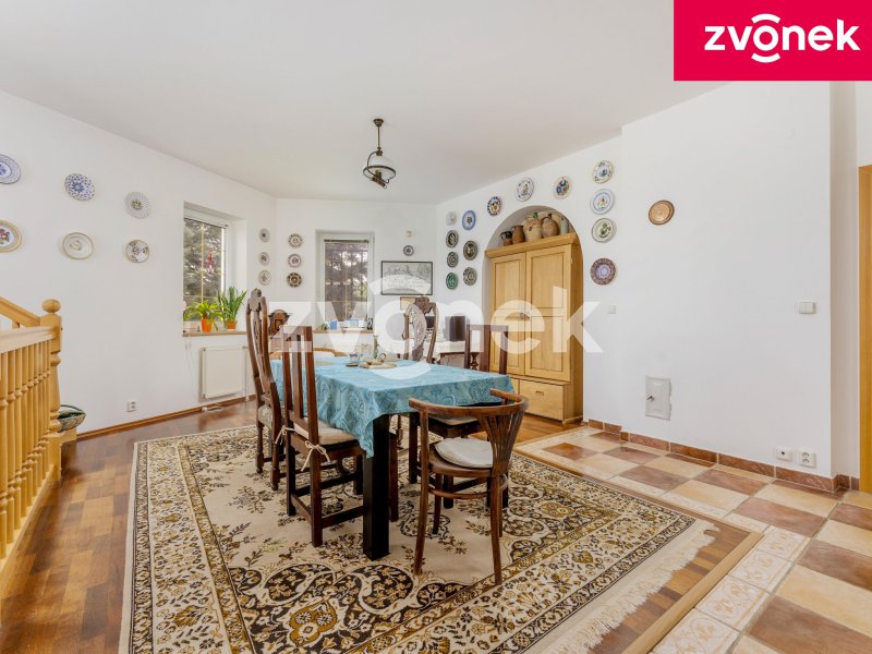 Rodinný dům 4+1 s garáží a bazénem, Pozlovice