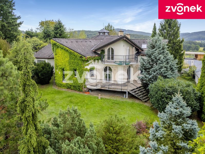 Rodinný dům 4+1 s garáží a bazénem, Pozlovice
