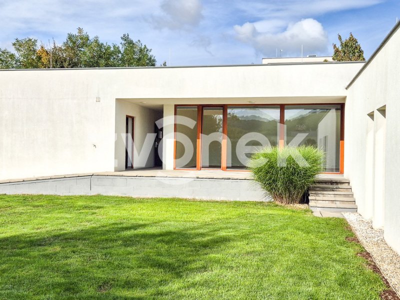Luxusní vila Zlín - Příluky, velká zahrada, garáž