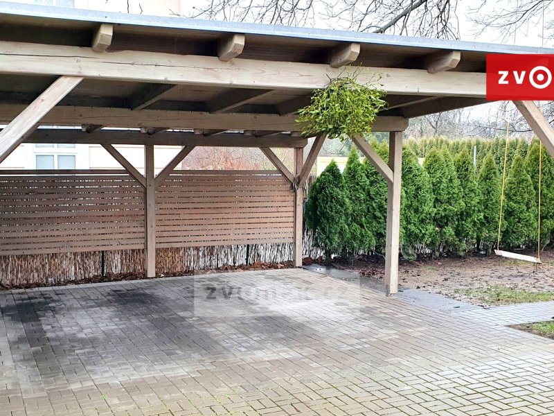 1/2 rodinného domu Zlín - Kostelec, po kompletní rekonstrukci, parkování, zahrada, velký sklep