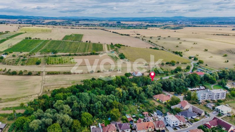 Exkluzivní pozemek určený pro výstavbu rodinného domu  2 044 m²  – Boršice (okres Uherské Hradiště)