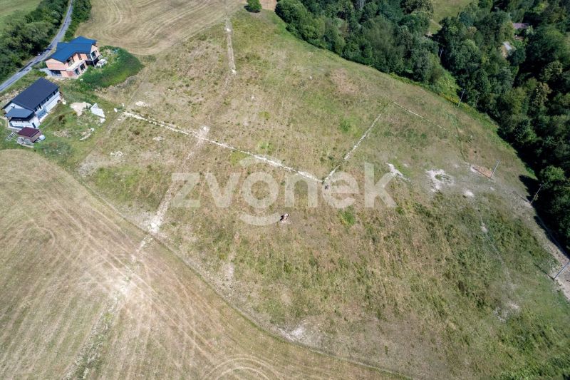 Prodej stavebního pozemku v Jablůnce 1051 m2, s projektem roubené stavby