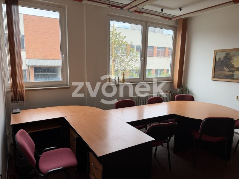 Pronájem kanceláře 151 m², Otrokovice