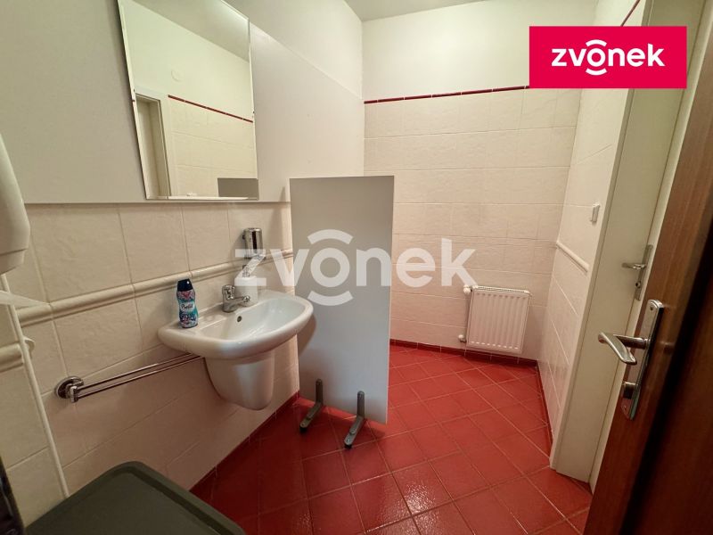 Pronájem kanceláře 460 m², Zlín