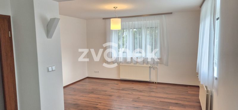 2+1 Zlín - Kostelec, parkovací stání, velká zahrada, pergola