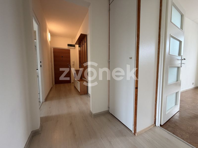 Pronájem prostorného bytu 2+1, 60 m², Zlín – Kúty
