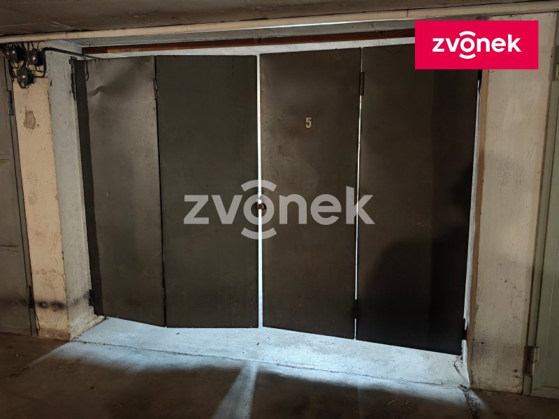 Garáž, parkovací dům Hornomlýnská, ihned