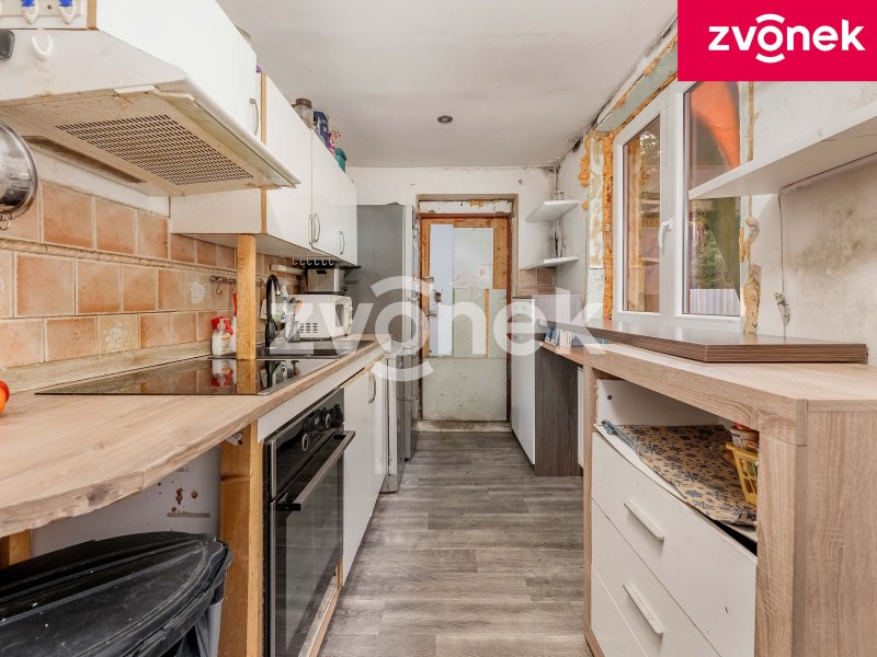 Investiční příležitost nebo vlastní bydlení: RD s projektem, povolením a rozběhnutou rekonstrukcí – Jaroslavice u Zlína