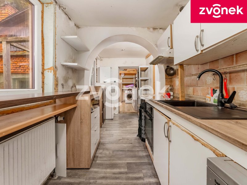 Investiční příležitost nebo vlastní bydlení: RD s projektem, povolením a rozběhnutou rekonstrukcí – Jaroslavice u Zlína