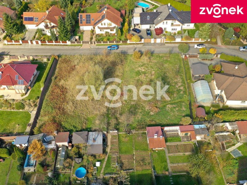 Atraktivní stavební pozemek Zlín - Kostelec, Jabloňová