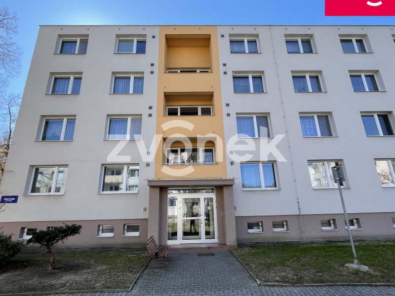 Klidné bydlení u KnTB: Pronájem 1+1 s prostorným sklepem, od 2.1. 2026