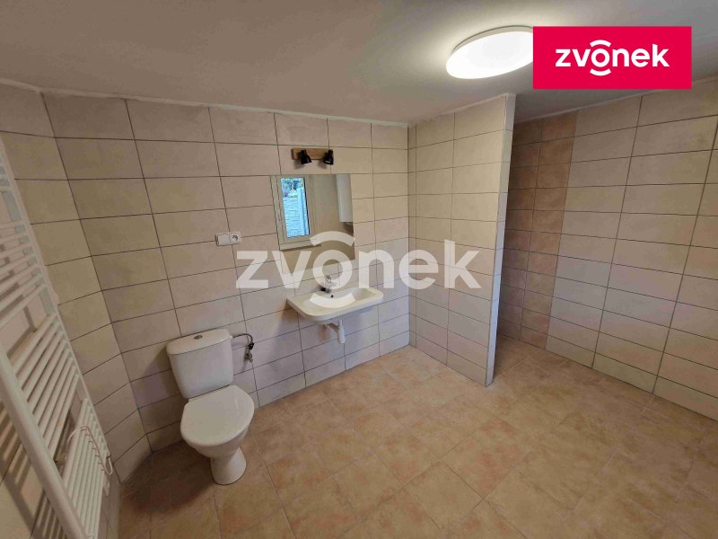 Pronájem bytu 3+1 v rodinném domě v obci Jalubí.